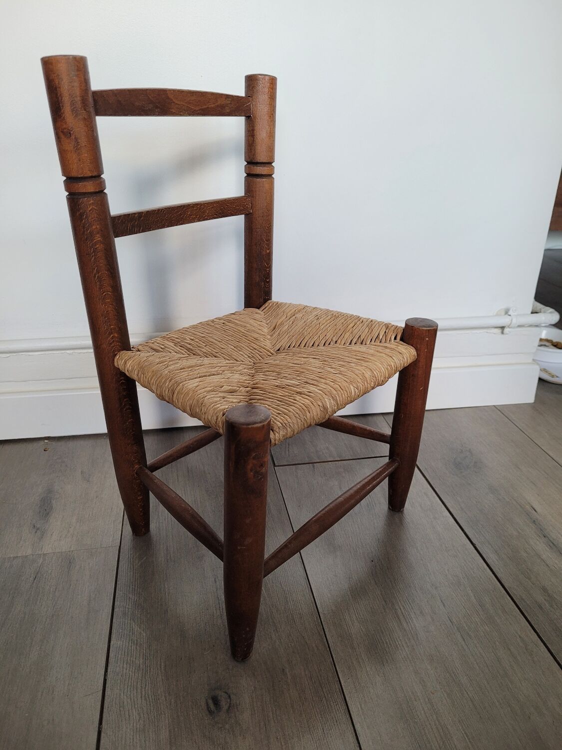 Chaise enfant ancienne en paille