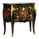 Commode sauteuse de style Louis XV en laque. Années 1950.