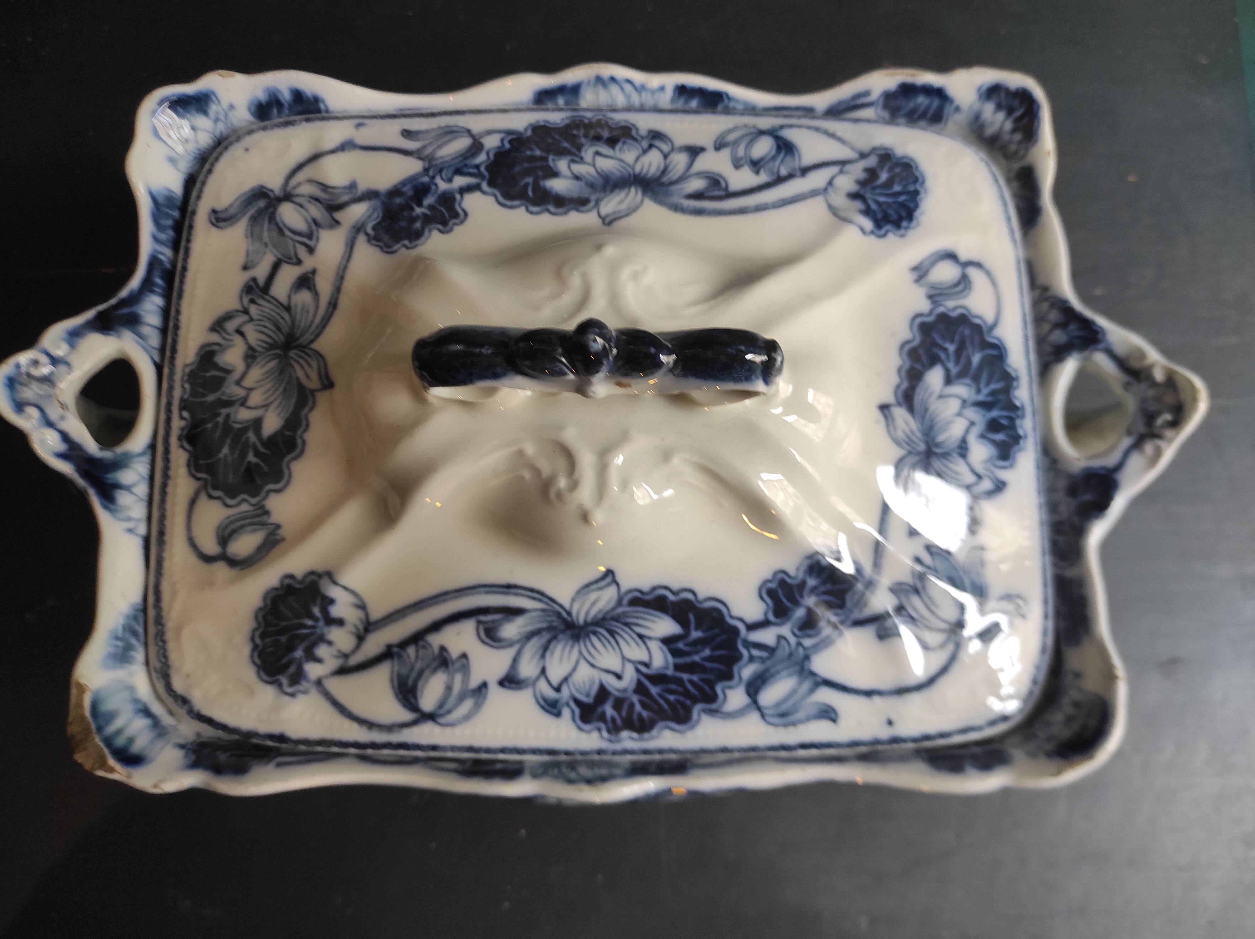 Set of 2 soup tureens, 19th century, Williams & Co. Crown china, Lily patte