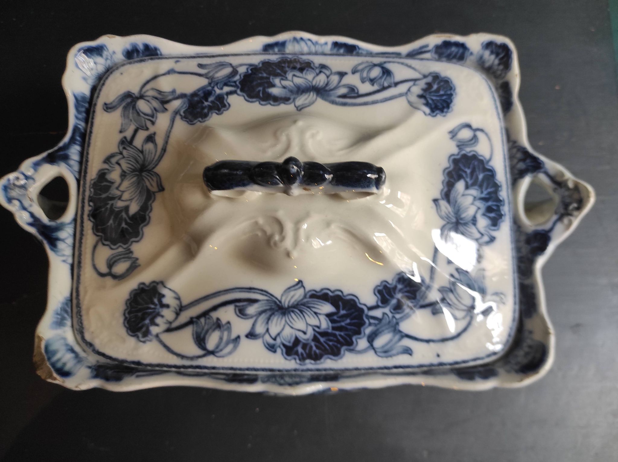 Set of 2 soup tureens, 19th century, Williams & Co. Crown china, Lily patte