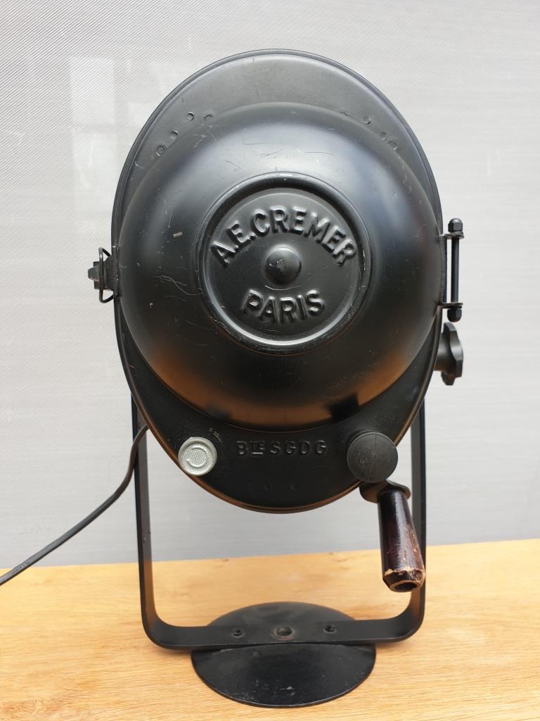 Cremer D70 projector lamp with focus shutters
