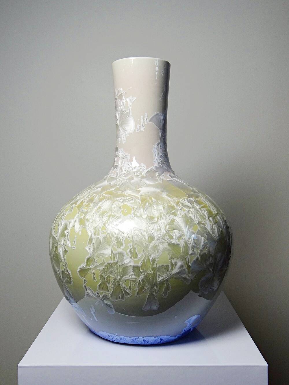 Large globular porcelain vase with crystalline enamels, Jingdezhen Zhi, vintage