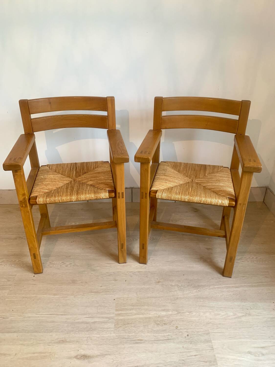 Paire de fauteuils orme massif Maison Regain