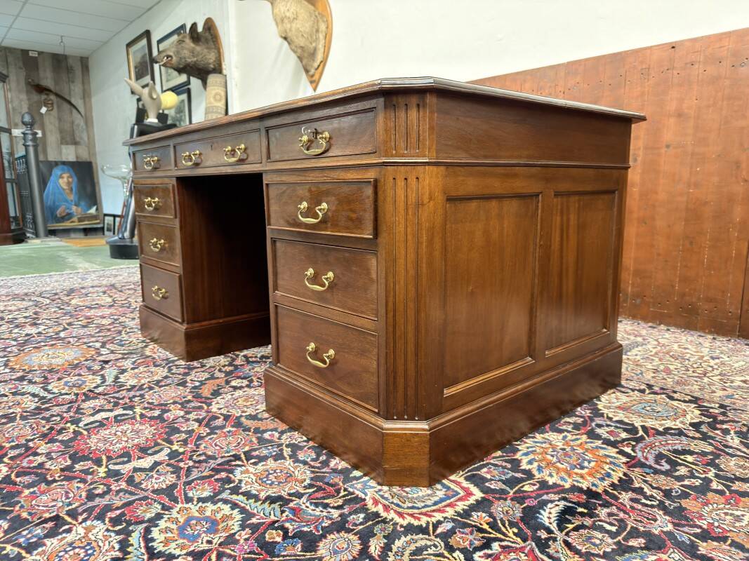 Bureau anglais classique avec chaise de bureau