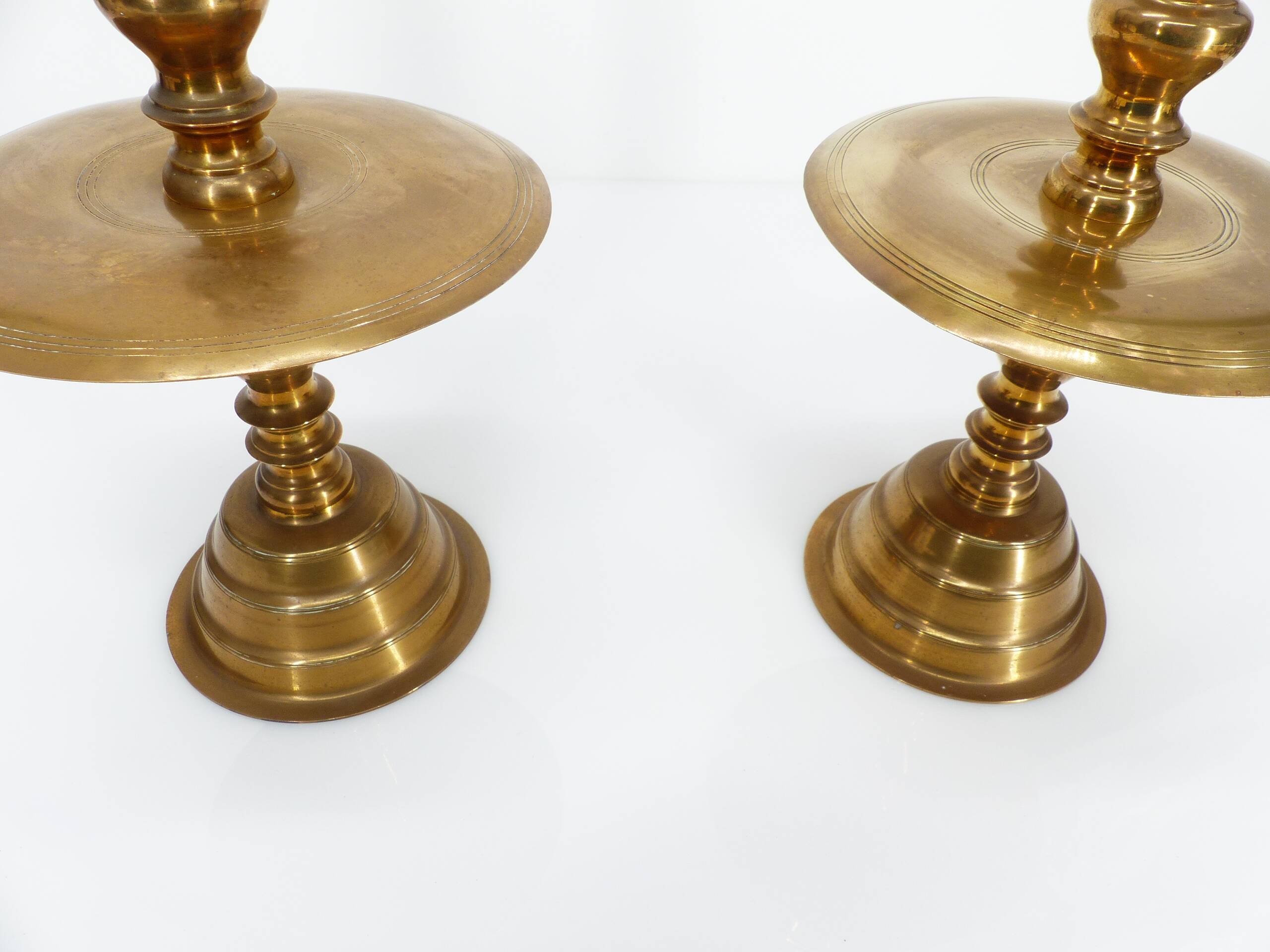Pair of altar candlesticks in brass, Vietnam, 20th century