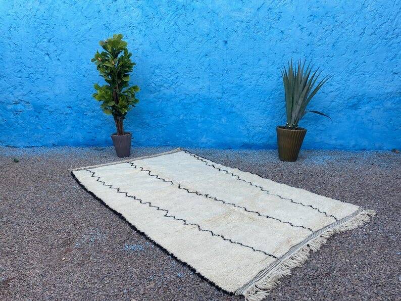 Handmade traditional pure wool rug, size 150/250 cm.