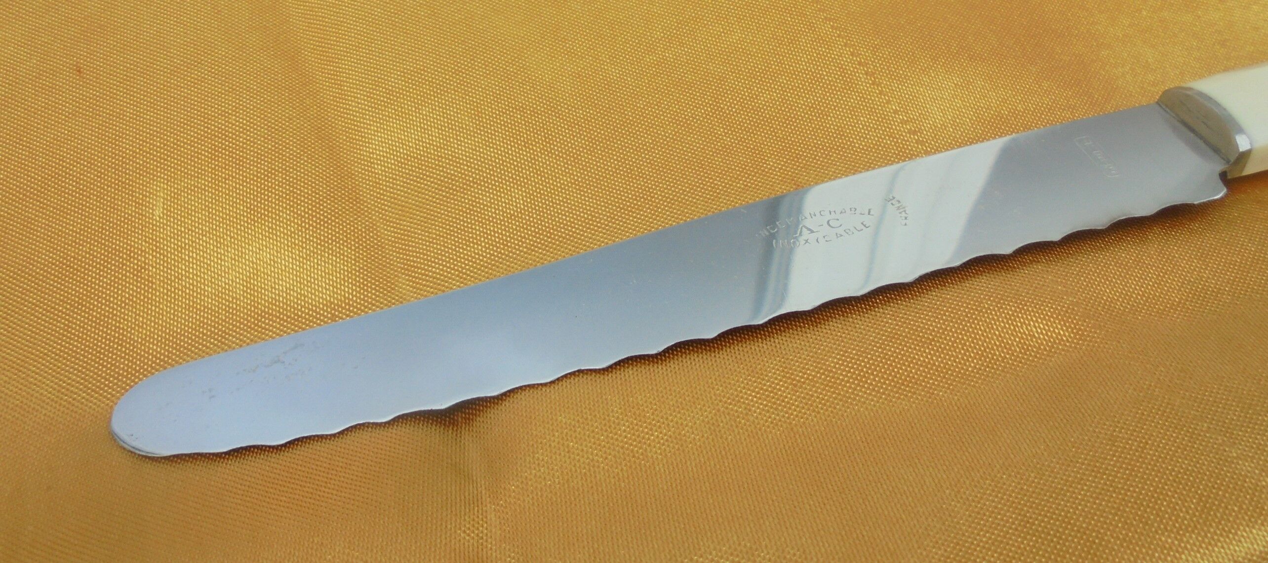 6 vintage knives bakelite handle