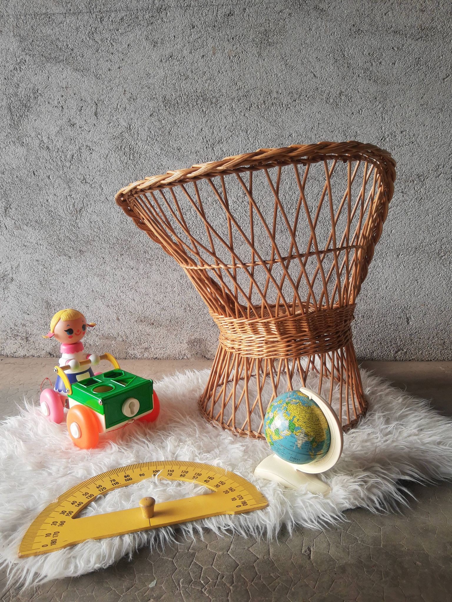 Fauteuil en osier pour enfant style emmanuelle