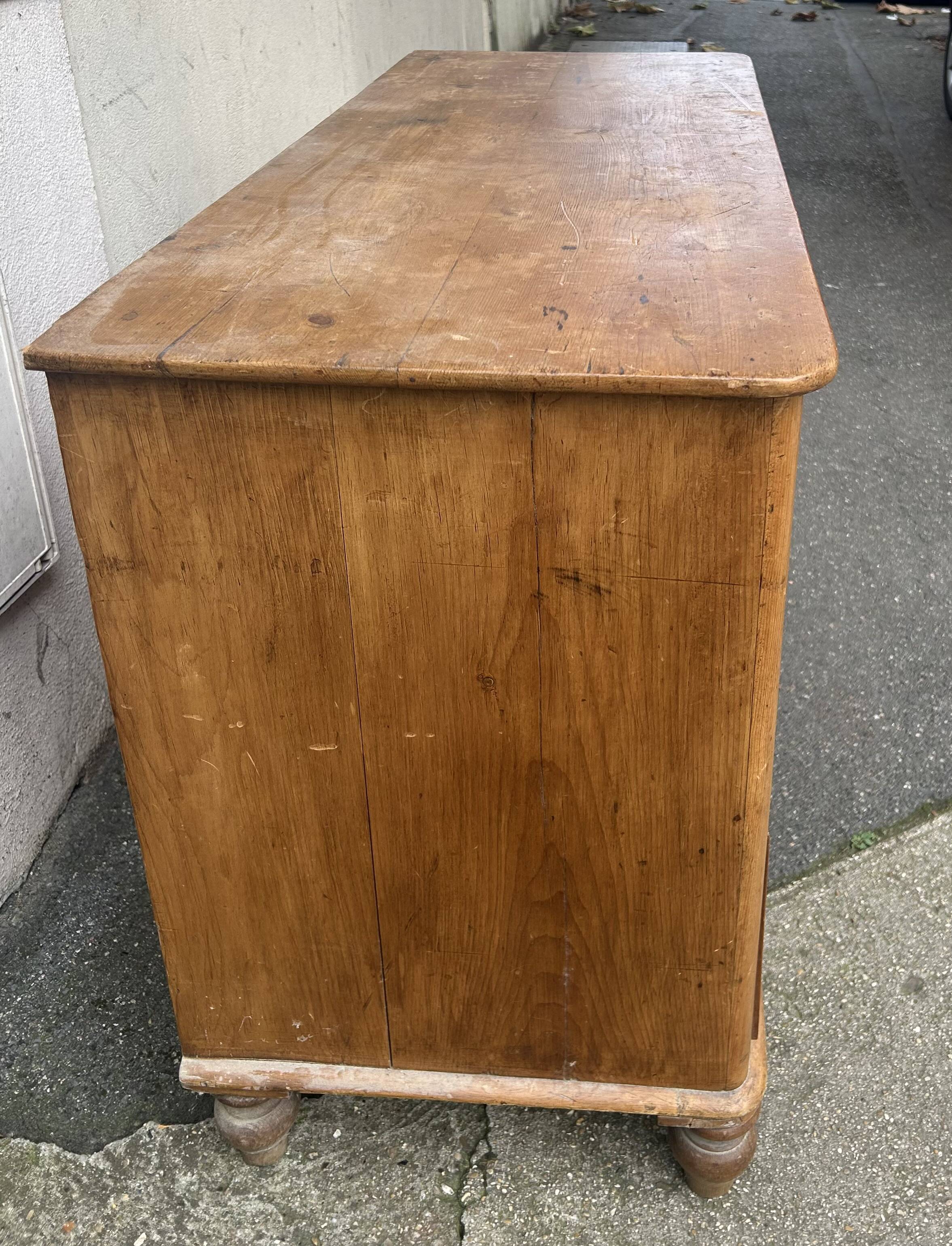 Pine chest of drawers with 4 drawers