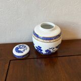 Porcelain pot