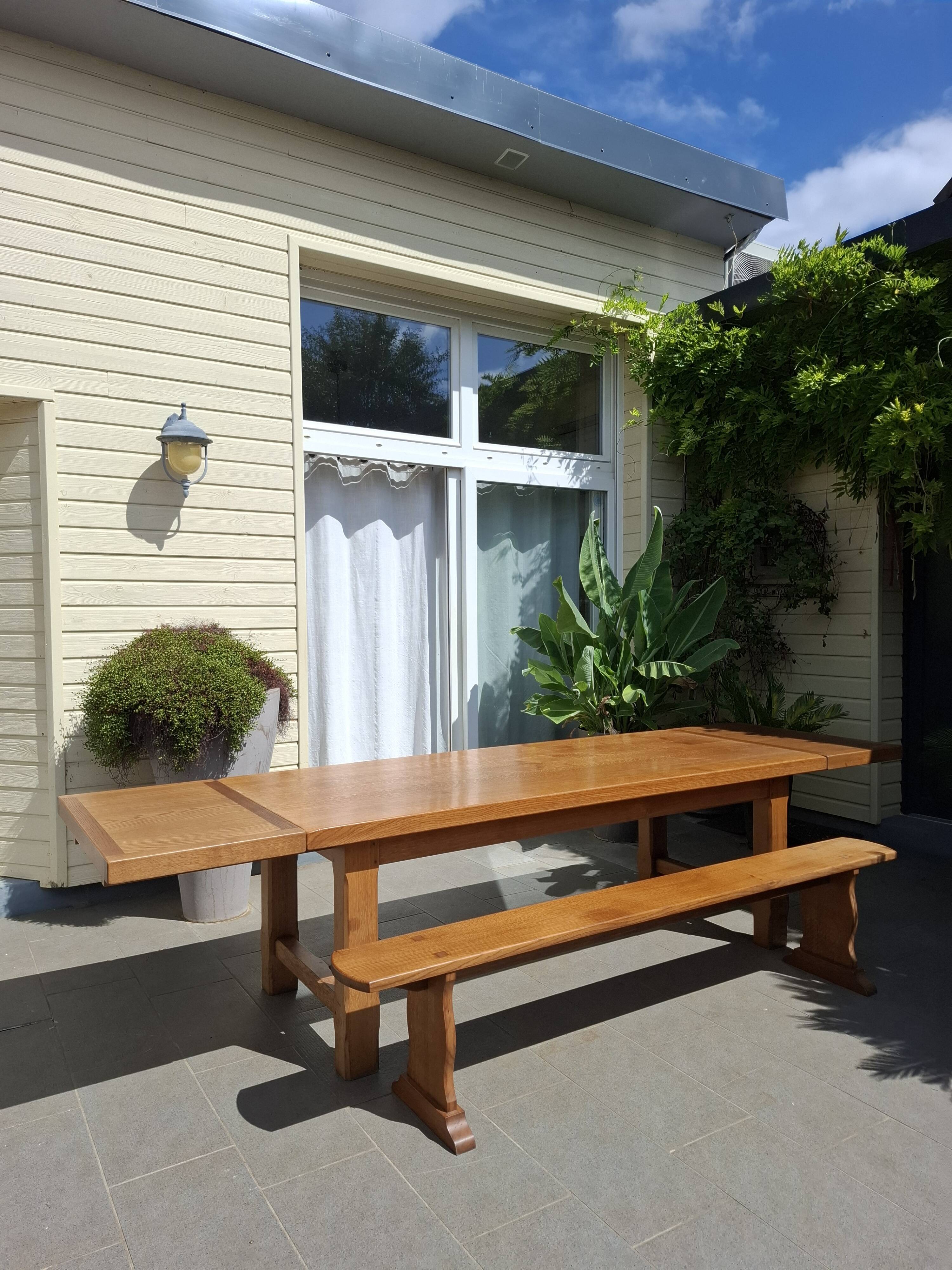 Grande table de ferme avec son banc
