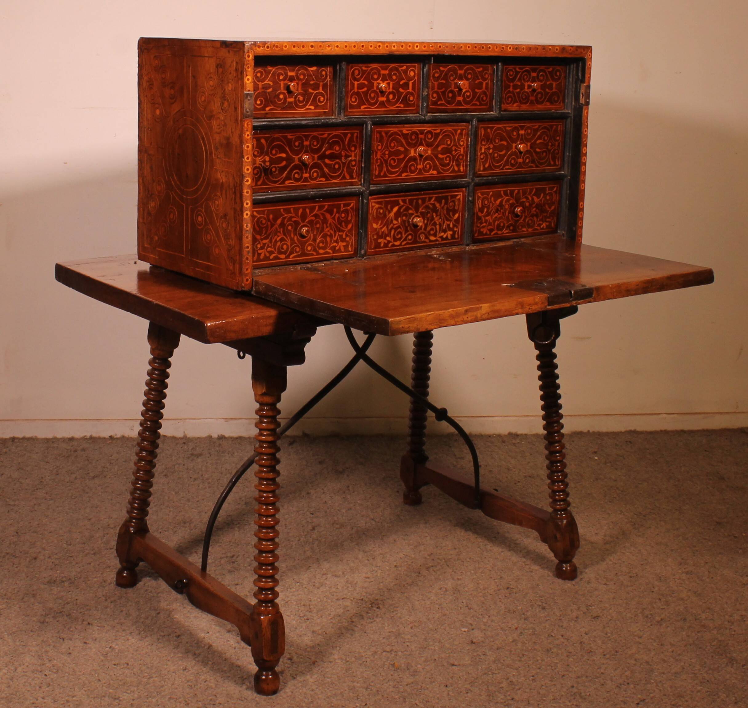 Renaissance Bargueno in Walnut and Fruitwood Marquetry - 16th Century