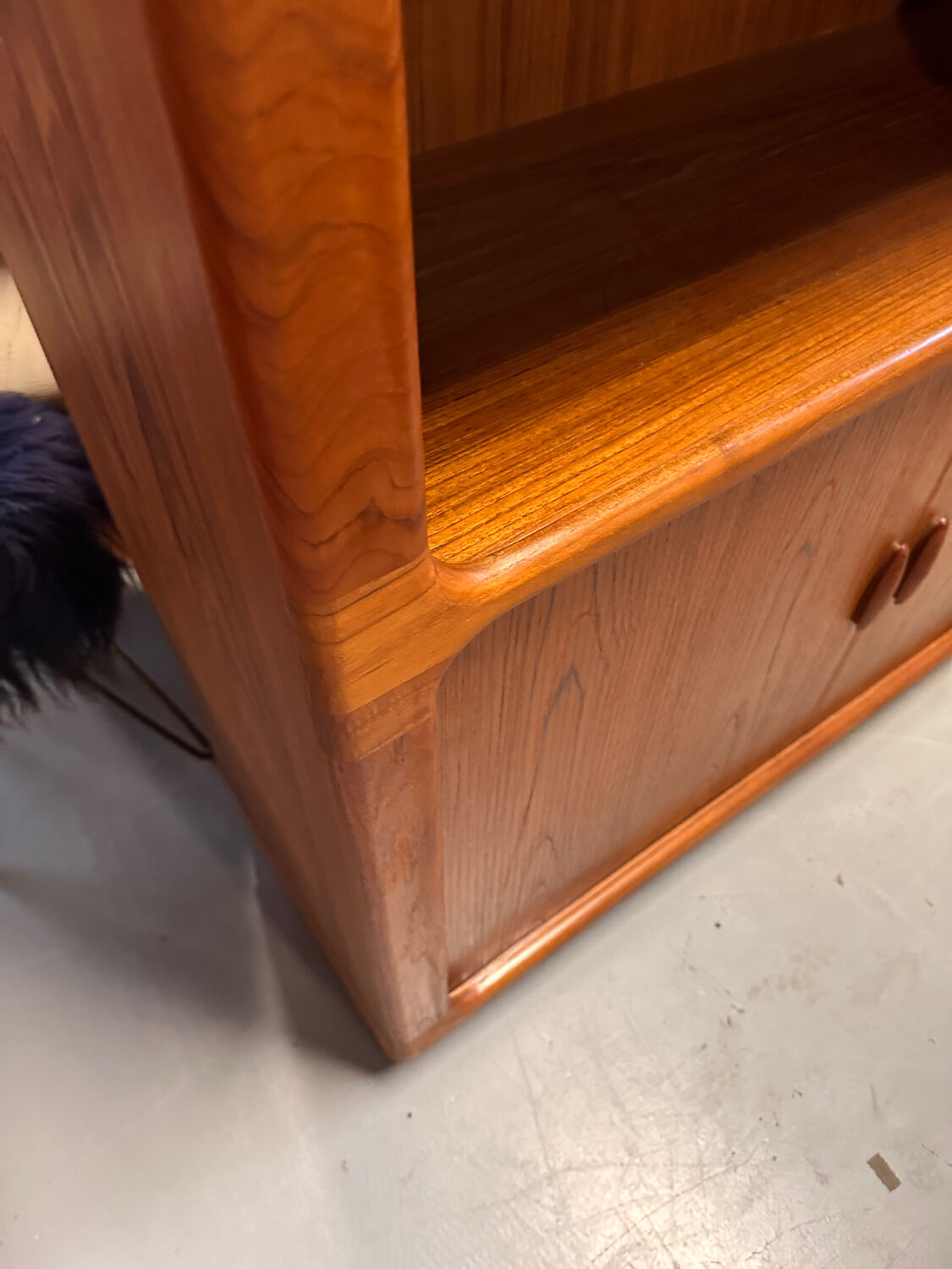 Dyrlund teak highboard closet