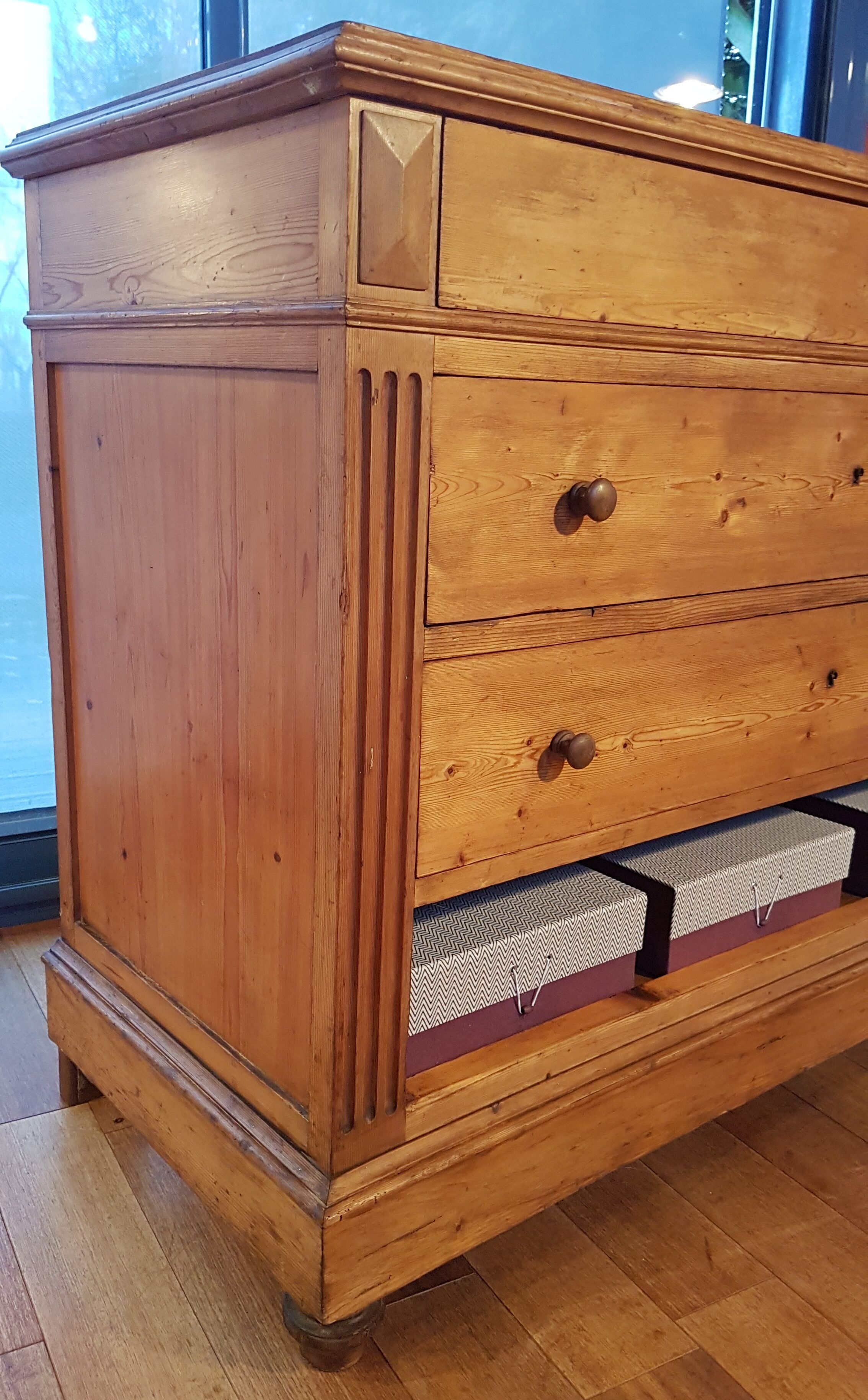 Vintage pine "drawer free" chest of drawers