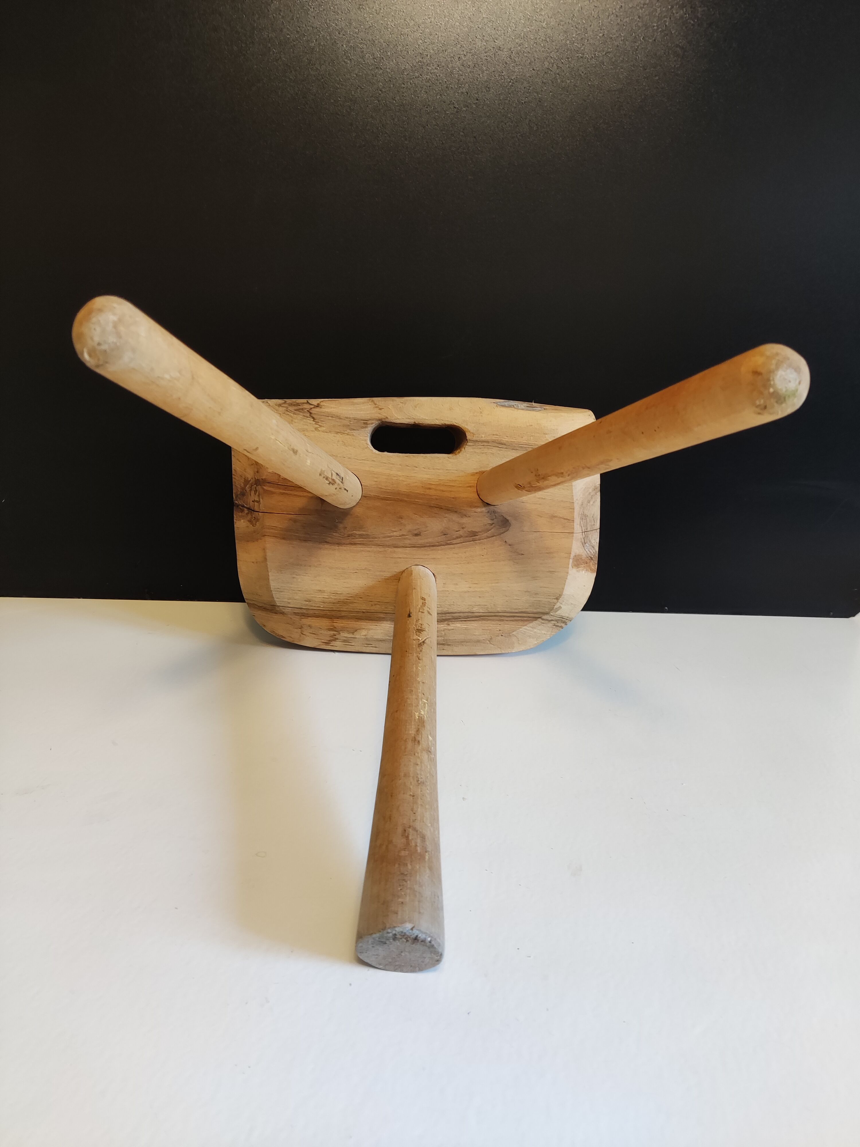 Tabouret en bois brut