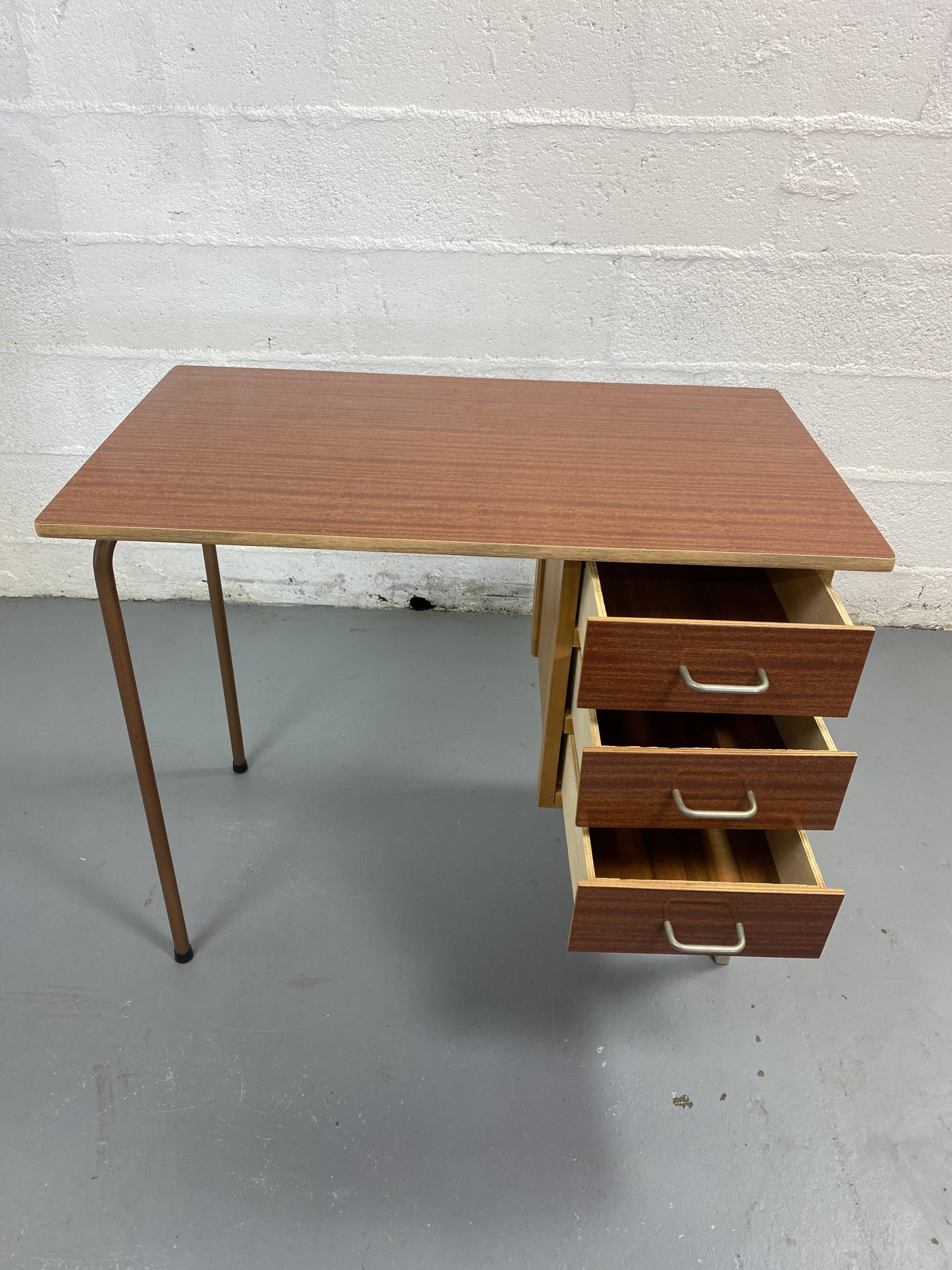 Bureau vintage en formica bois et métal