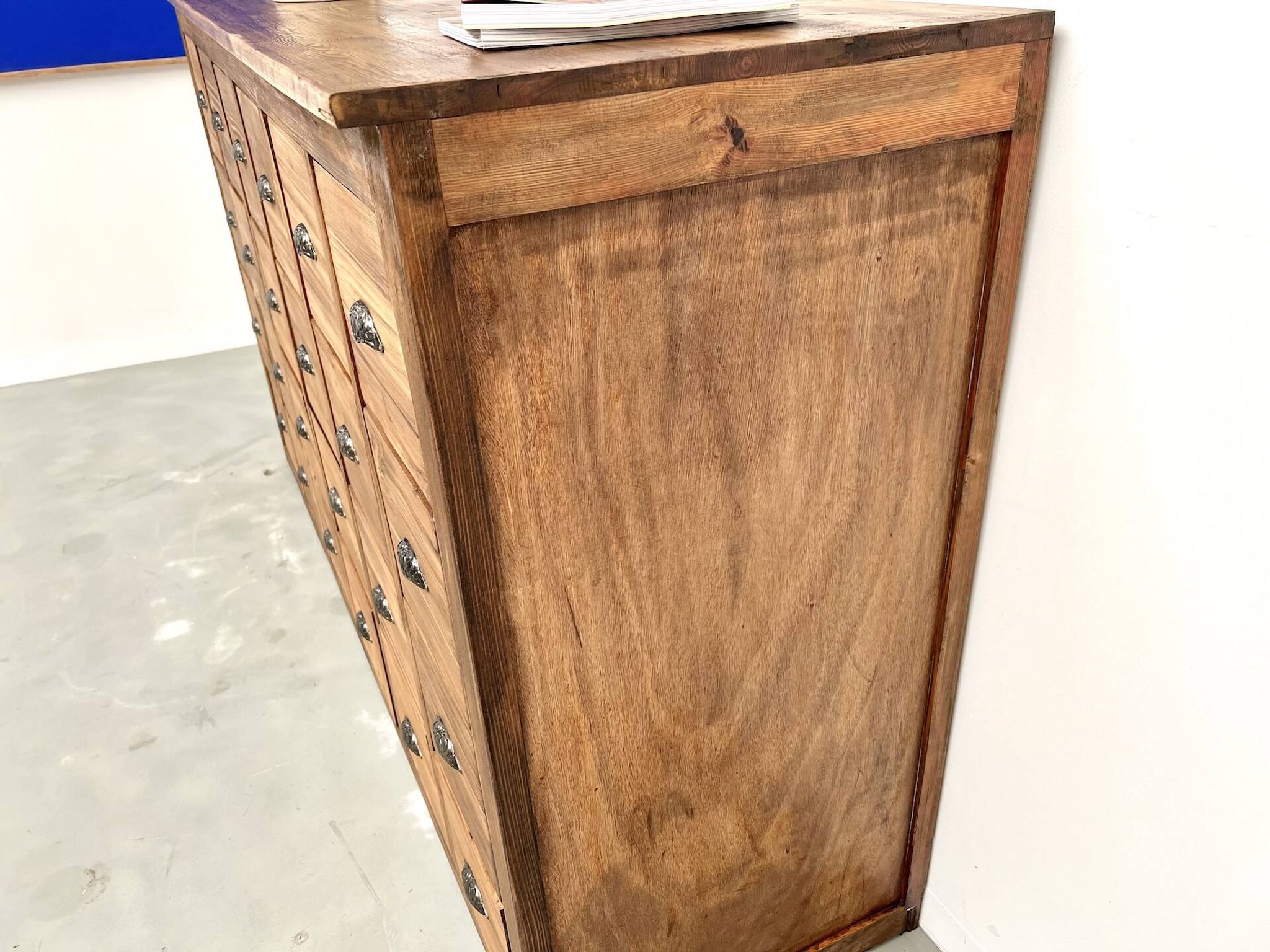 Craftsman's cabinet with 24 drawers in solid pine, 1950s.