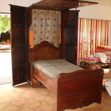 Armoire bonnetière transformable 1872 par Guiraud à Lyon