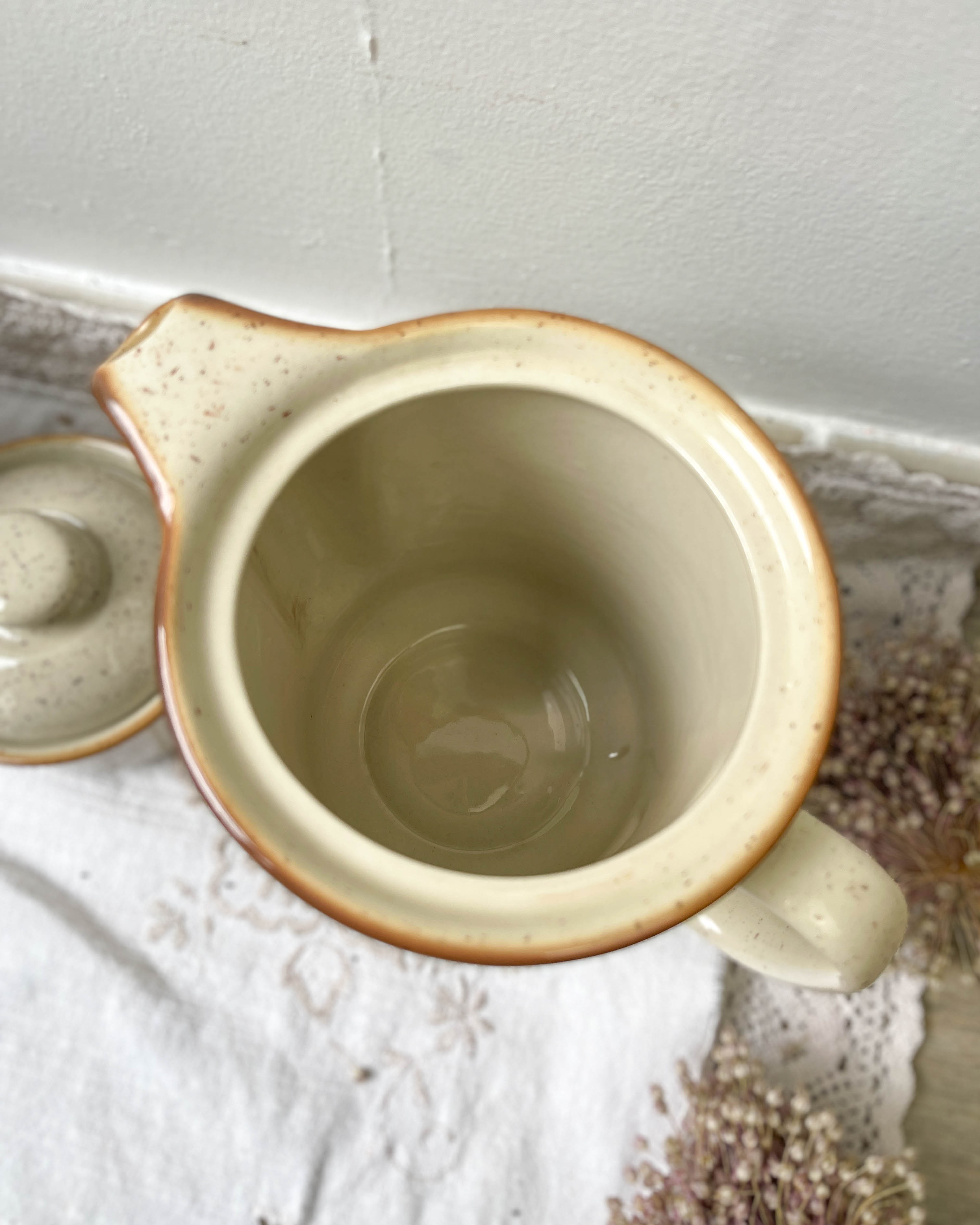 Speckled sandstone coffee service