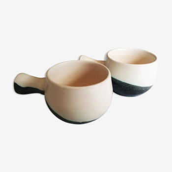 Paire de tasses noir et blanc en céramique émaillée années 70