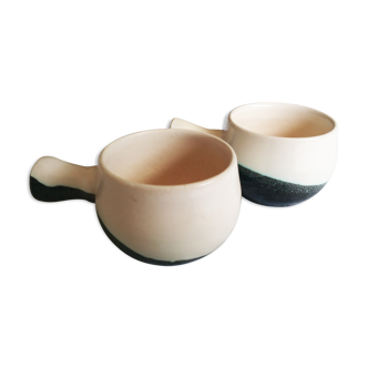 Paire de tasses noir et blanc en céramique émaillée années 70