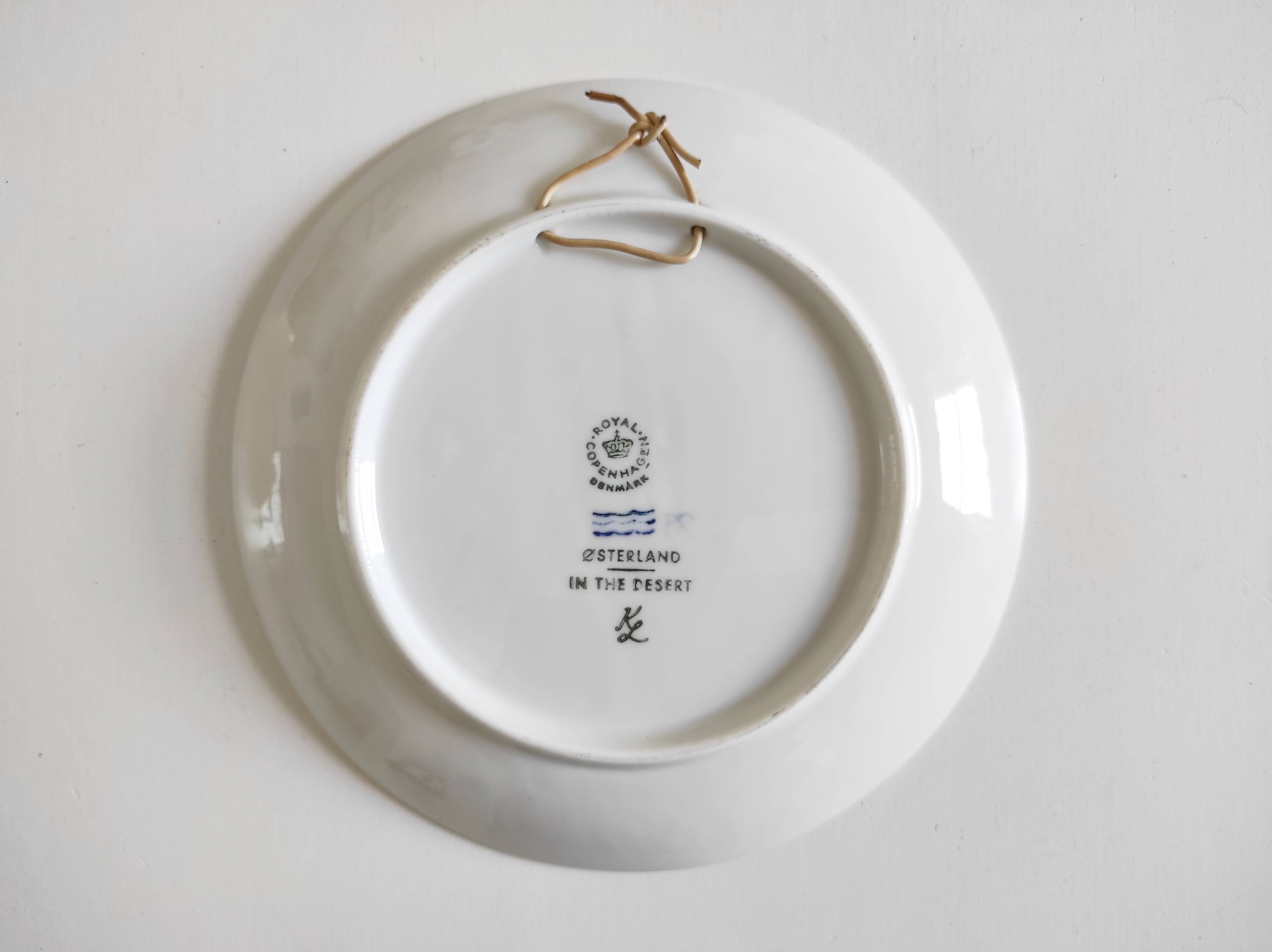 Assiette porcelaine bleu danemark scène désert