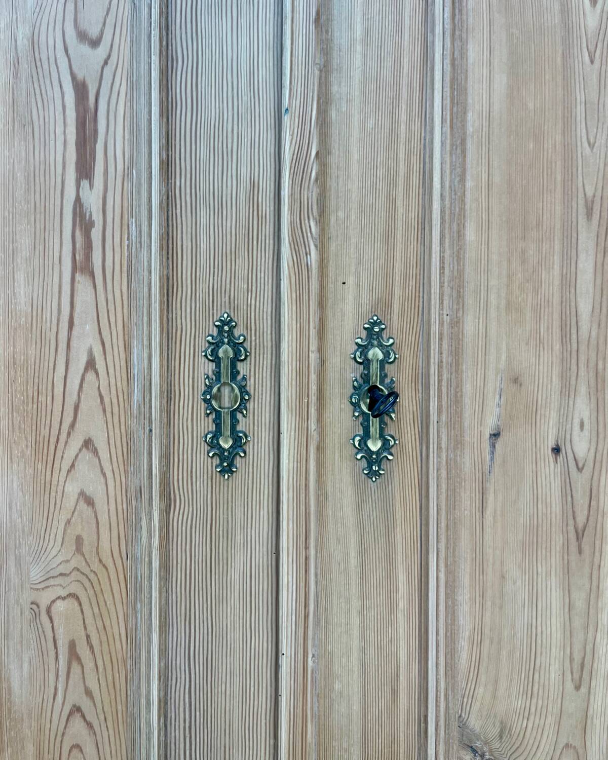Armoire anglaise en pin, restaurée