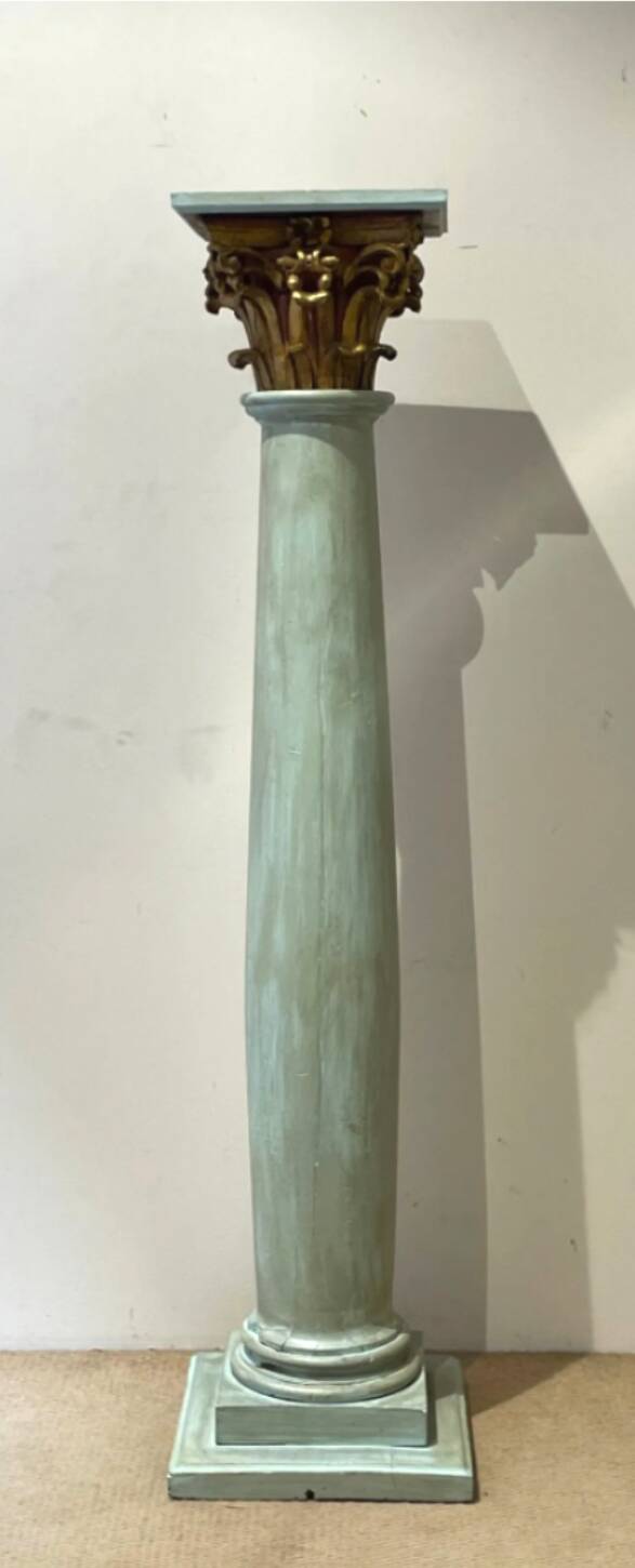 Superb patinated wooden column with Corinthian capital. late 18th century early 19th century