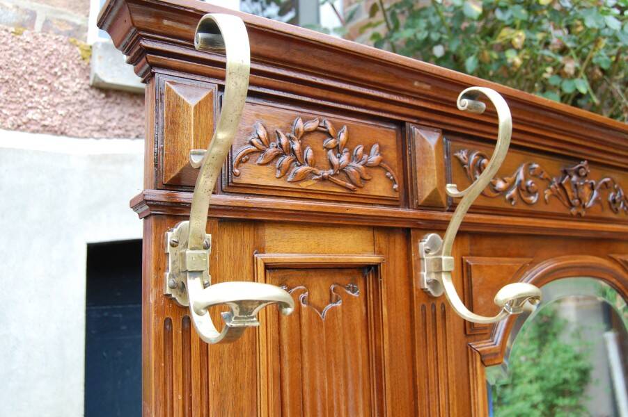 Napoleon III wardrobe in walnut from the late 19th century.