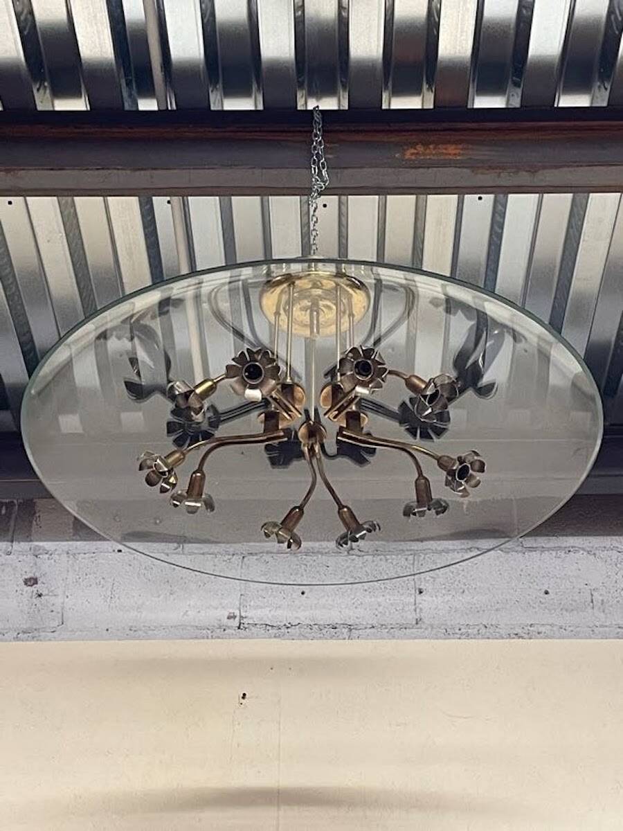 Chandelier in glass and brass attributed to Pietro Chiesa for Fontana Arte, 1940s.