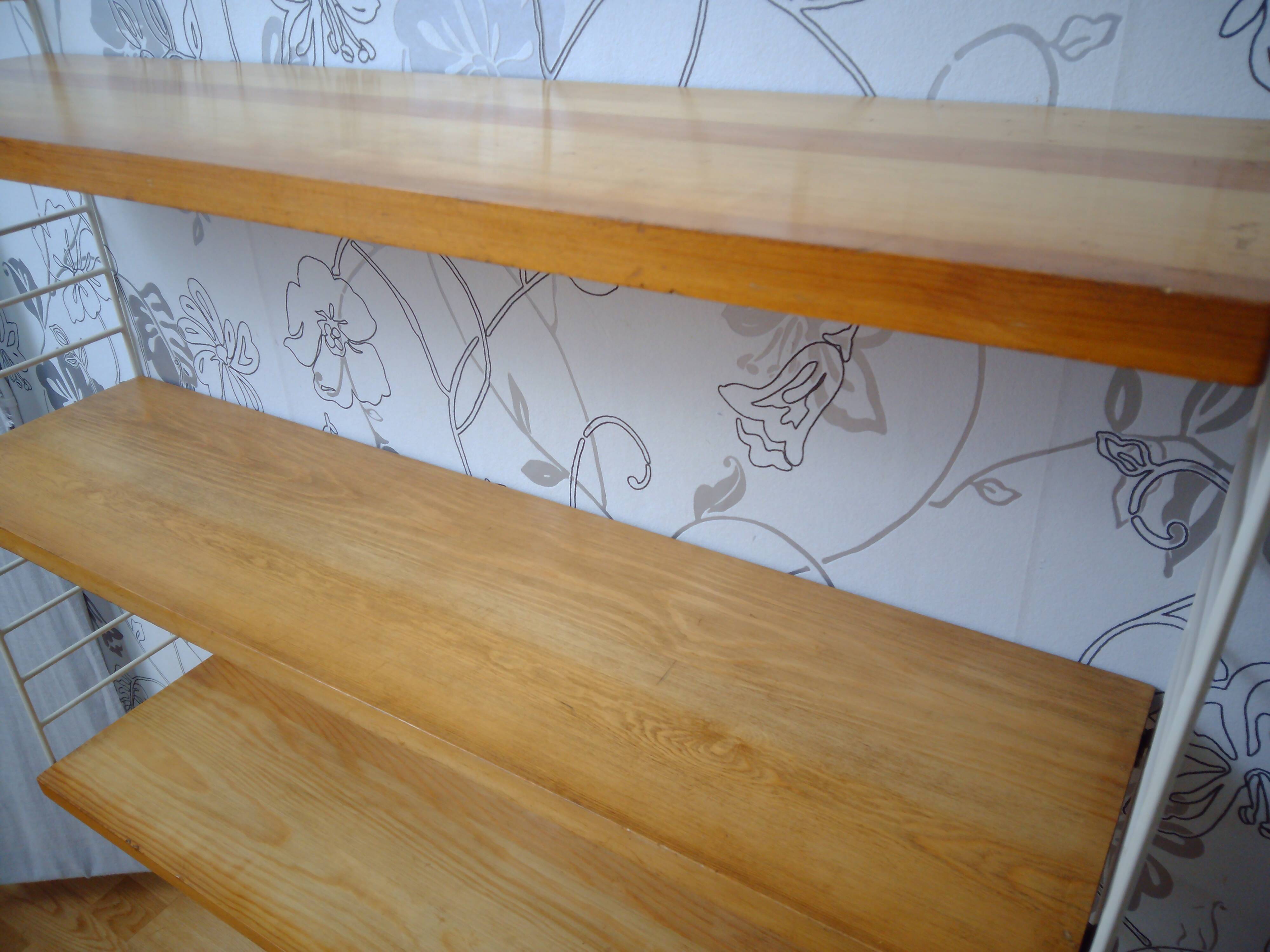 String shelves in pine. Nisse Strinning for BFB-Hyllan, Stockholm.