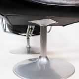 Fauteuil avec tabouret recouvert de cuir noir de design danois, années 1970