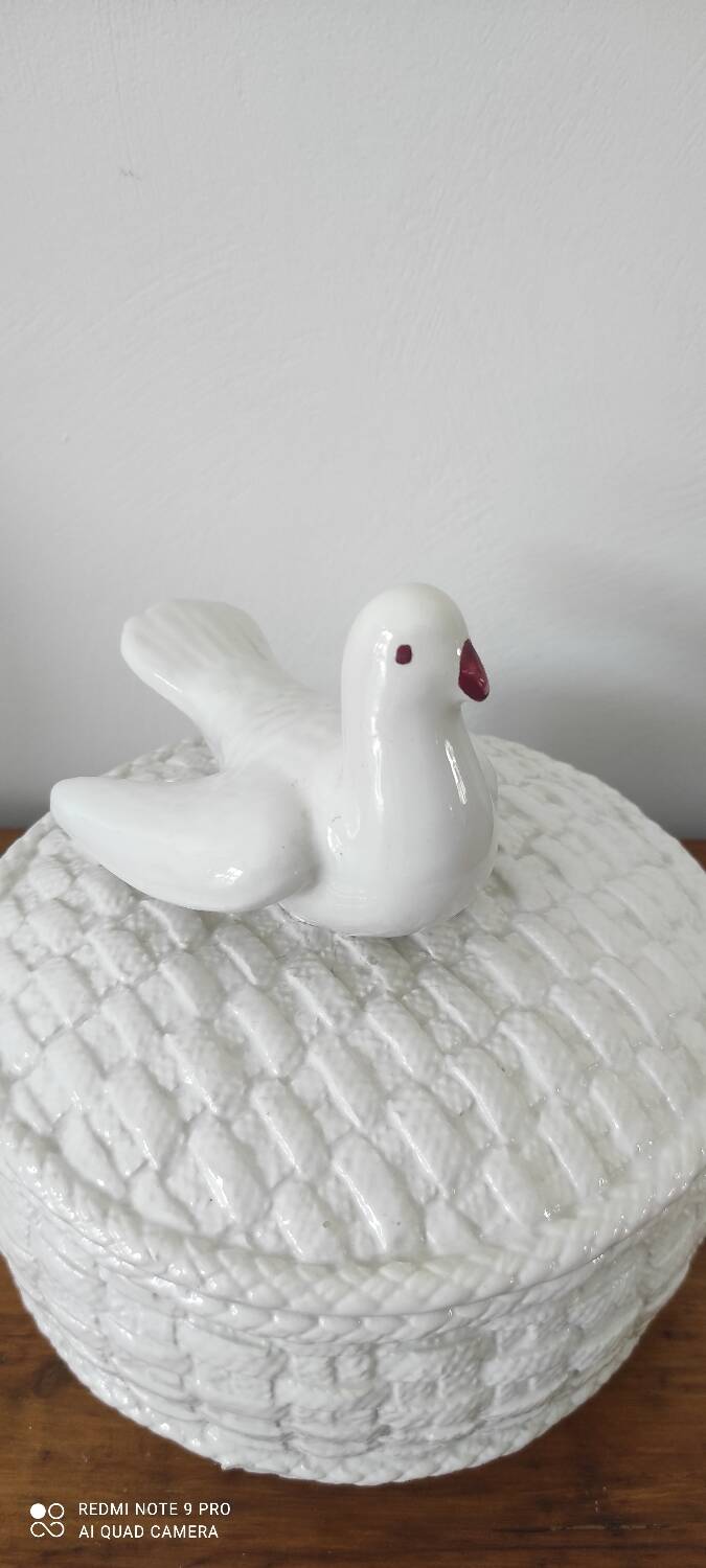 Vintage biscuit or jewelry box