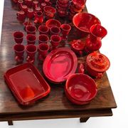 Exceptionnel service de table rouge signé Robert Picault vers 1955.