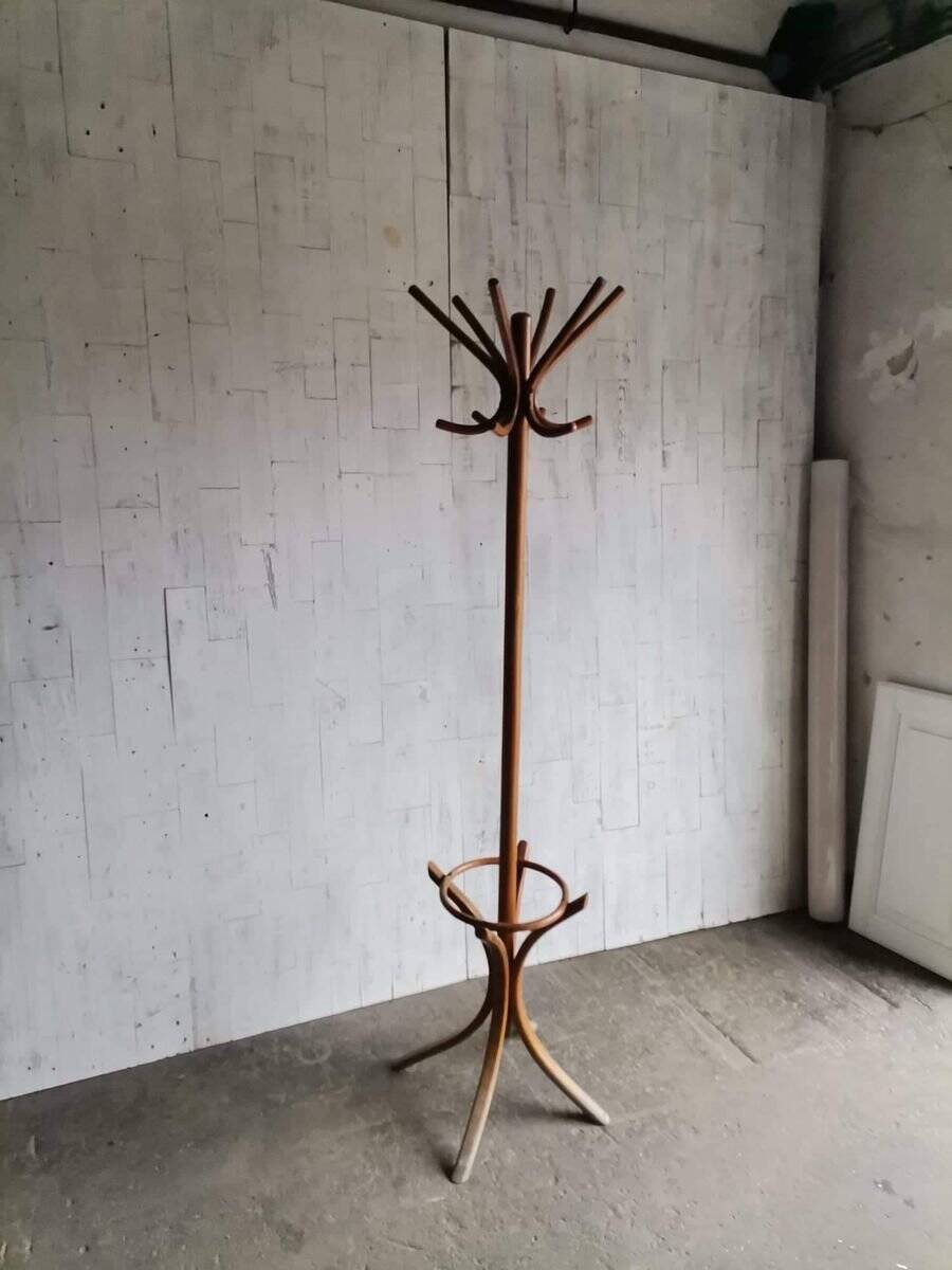 Portemanteau sur pied Thonet en bois marron, style bentwood, Hongrie années 1930 H185cm