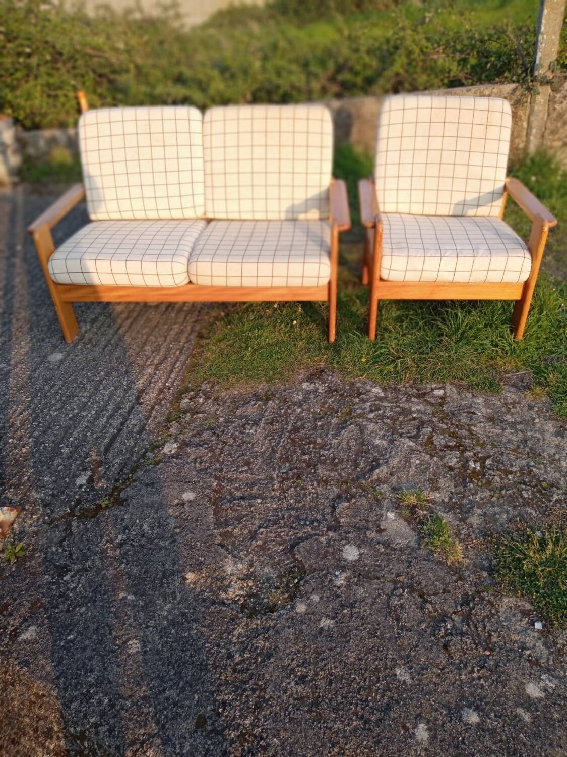Sofa and armchair in solid pine