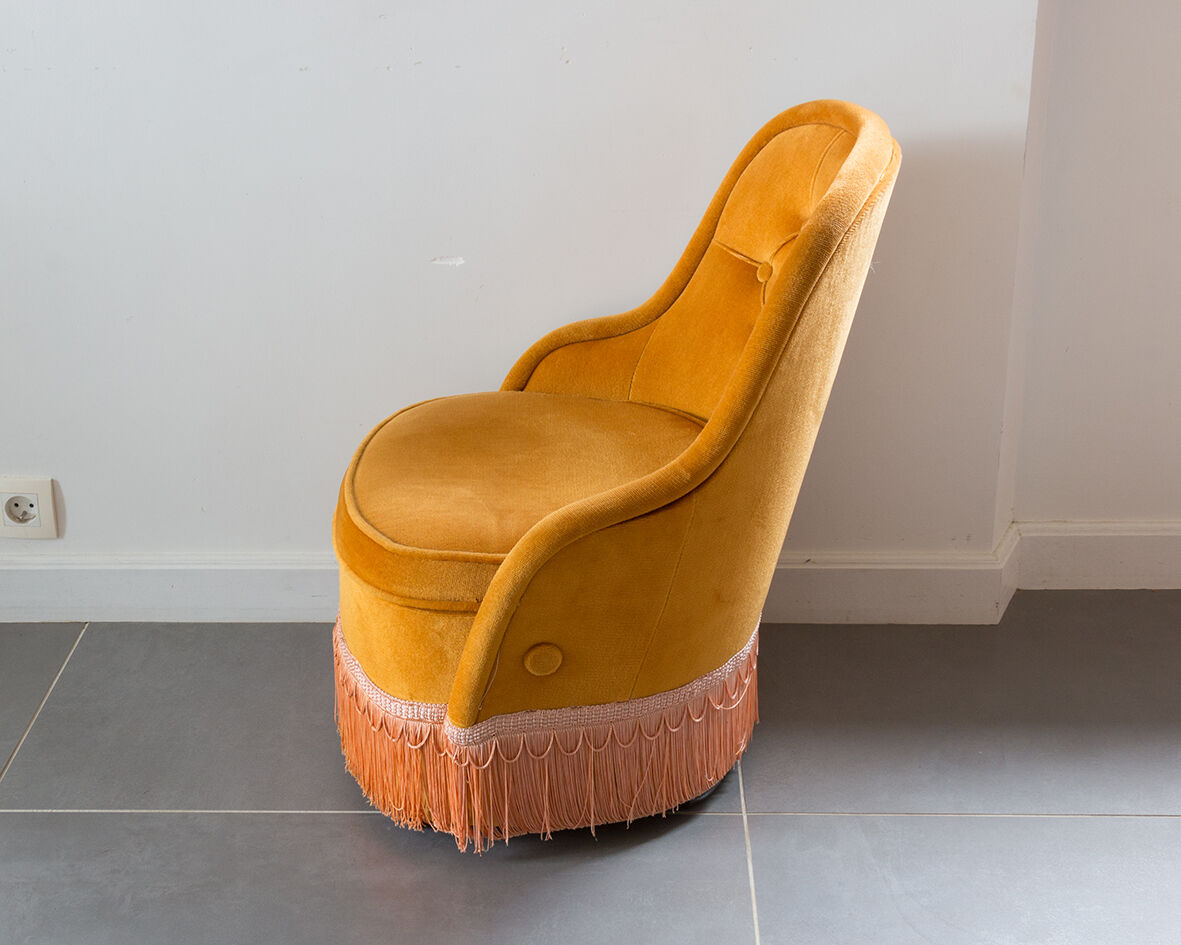 Apricot toad armchair