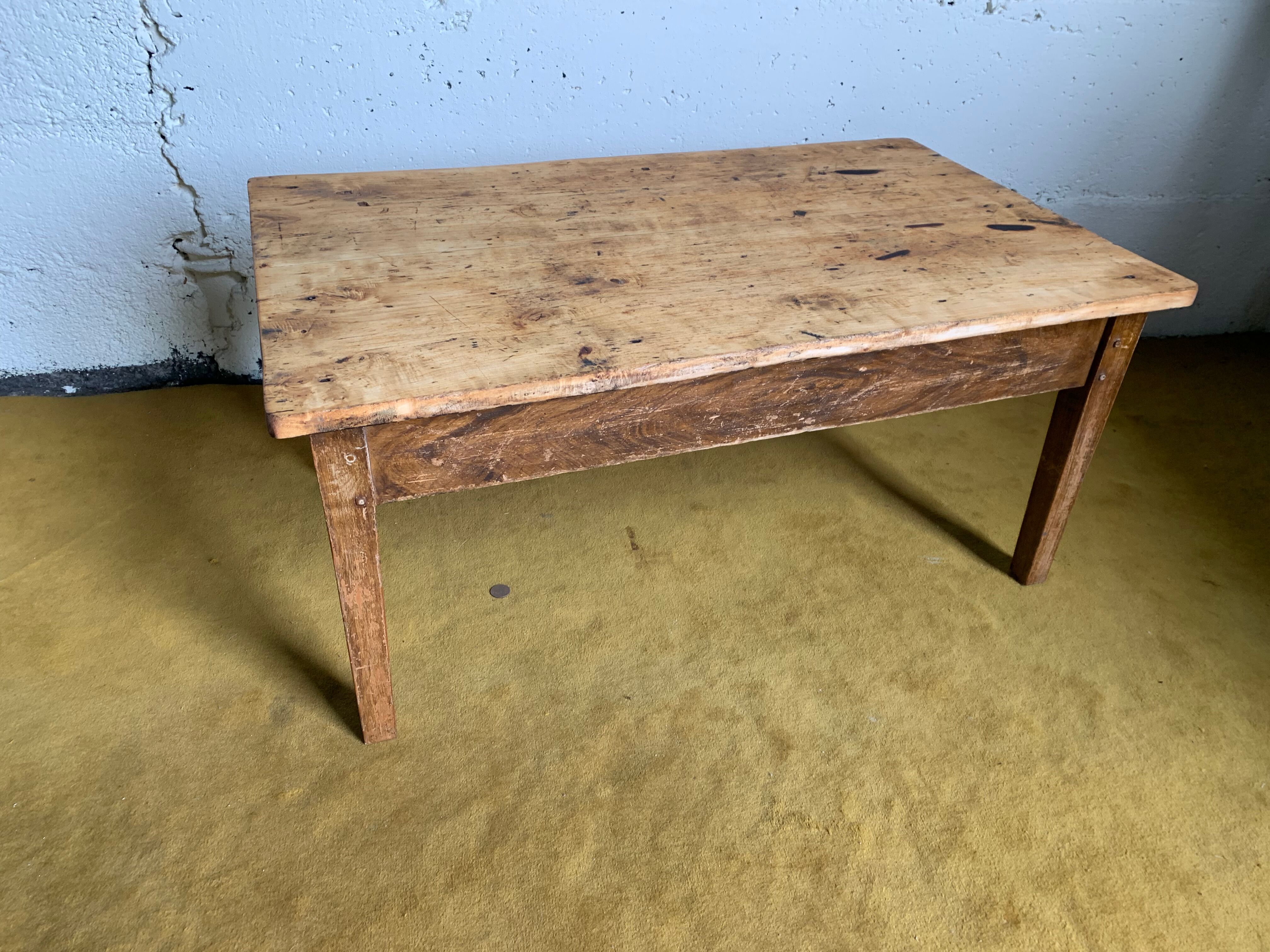 Raw tray coffee table