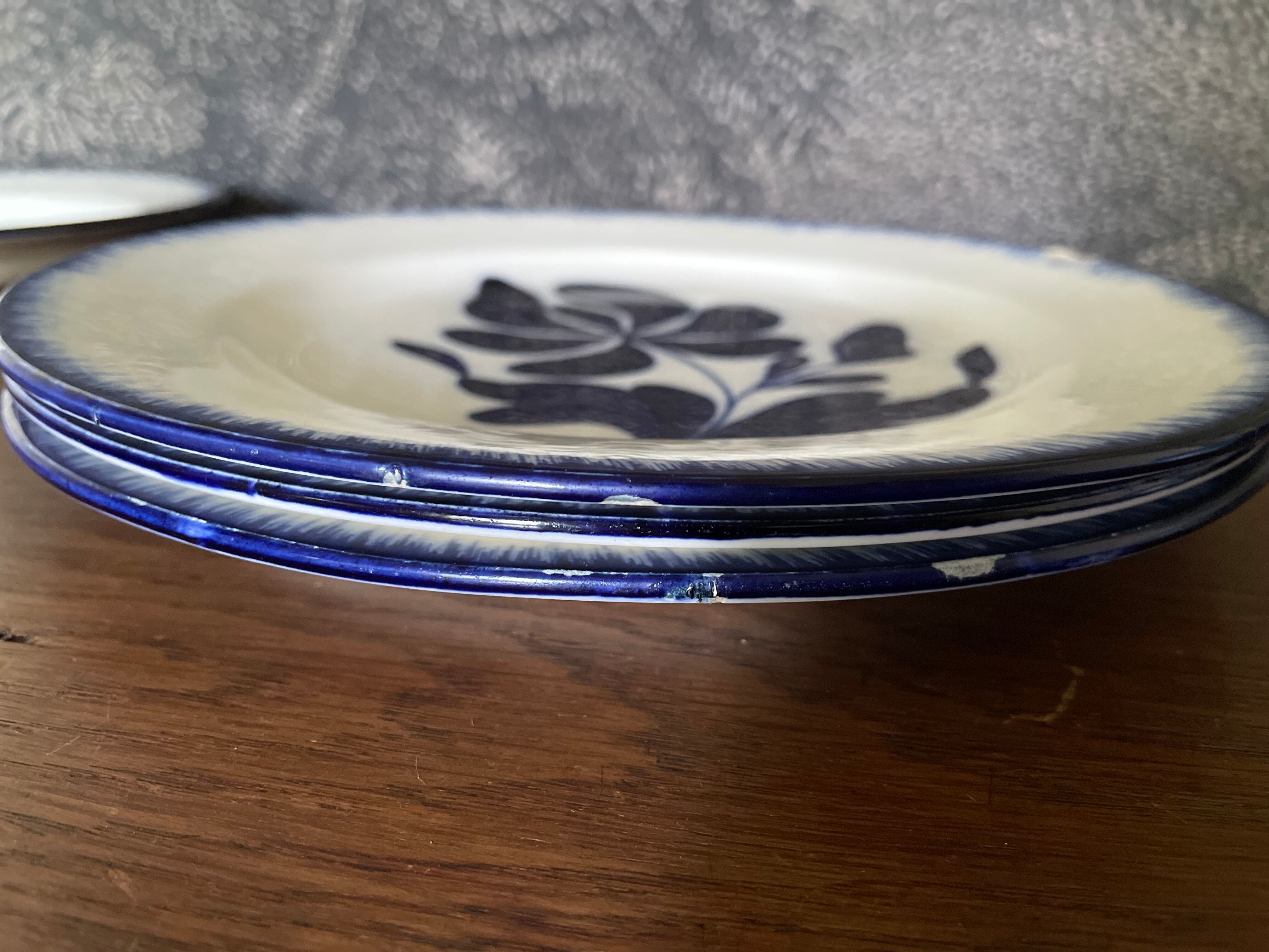 Plates model thebes salins iron earth