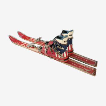 Pair of Deluxe children's skis