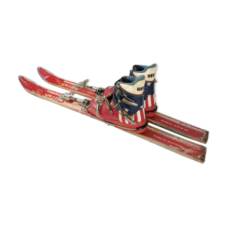 Pair of Deluxe children's skis