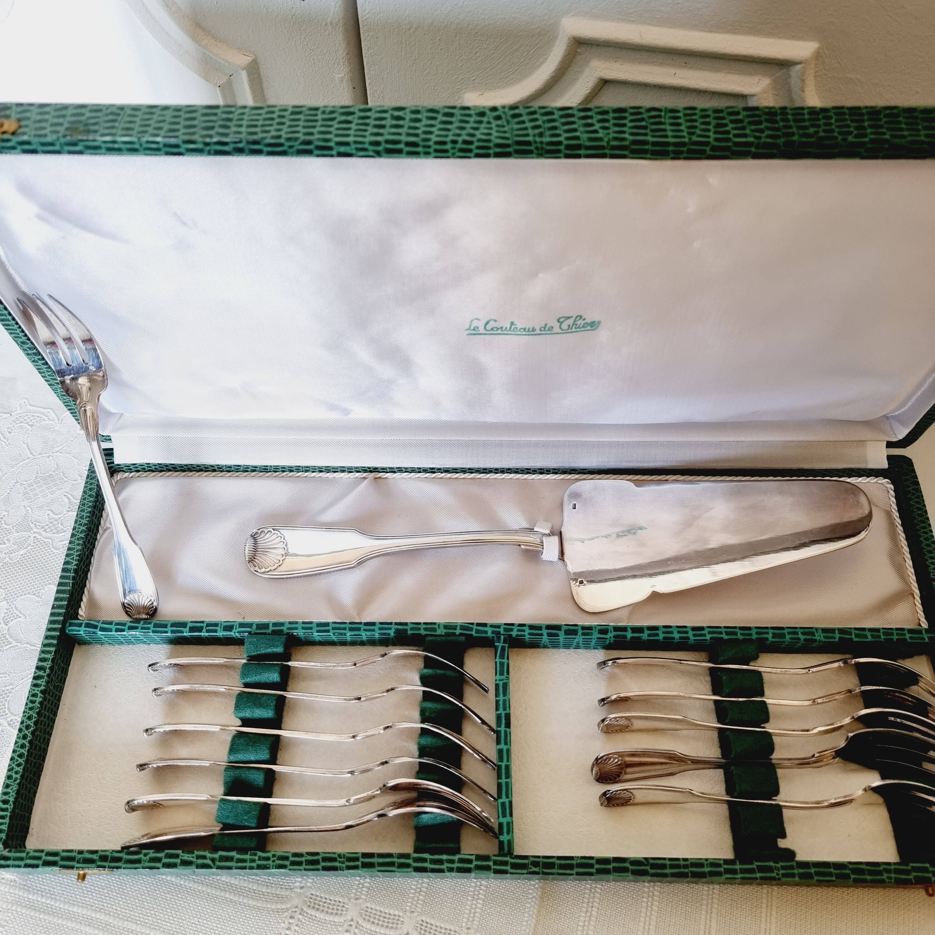 Coffret à Gâteaux Vintage avec 12 Fourchettes et 1 Pelle en Métal Argenté à Décor de Coquille