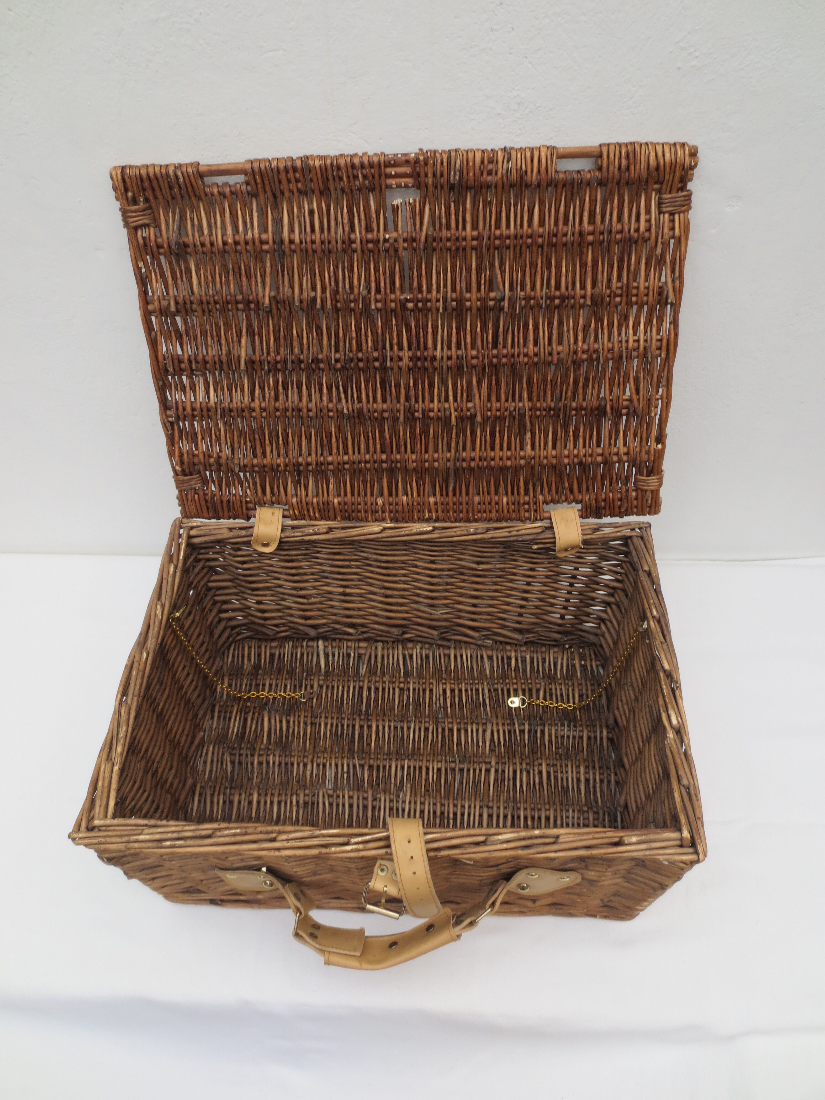 Rectangular wicker trunk