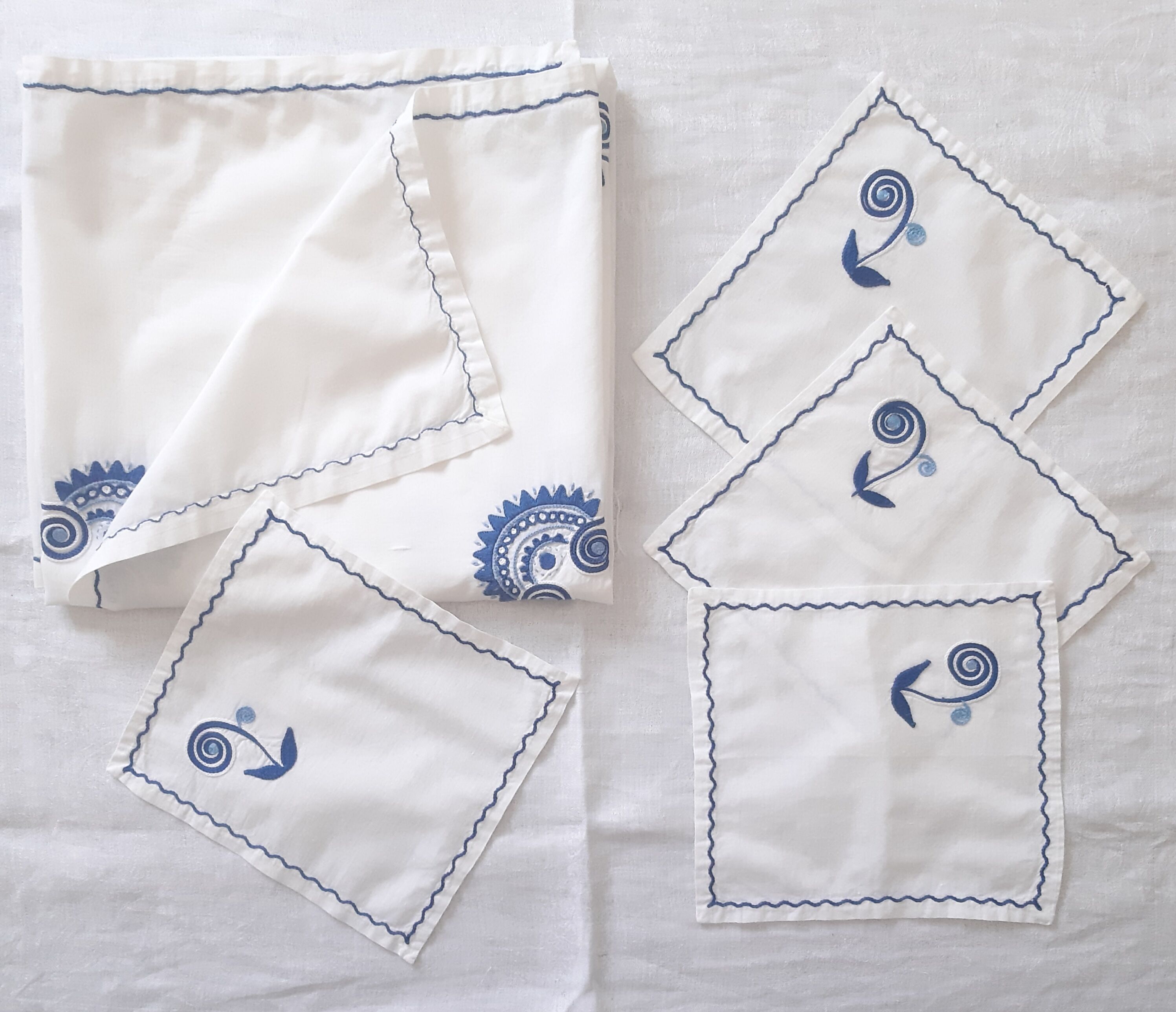 Tea tablecloth & napkins