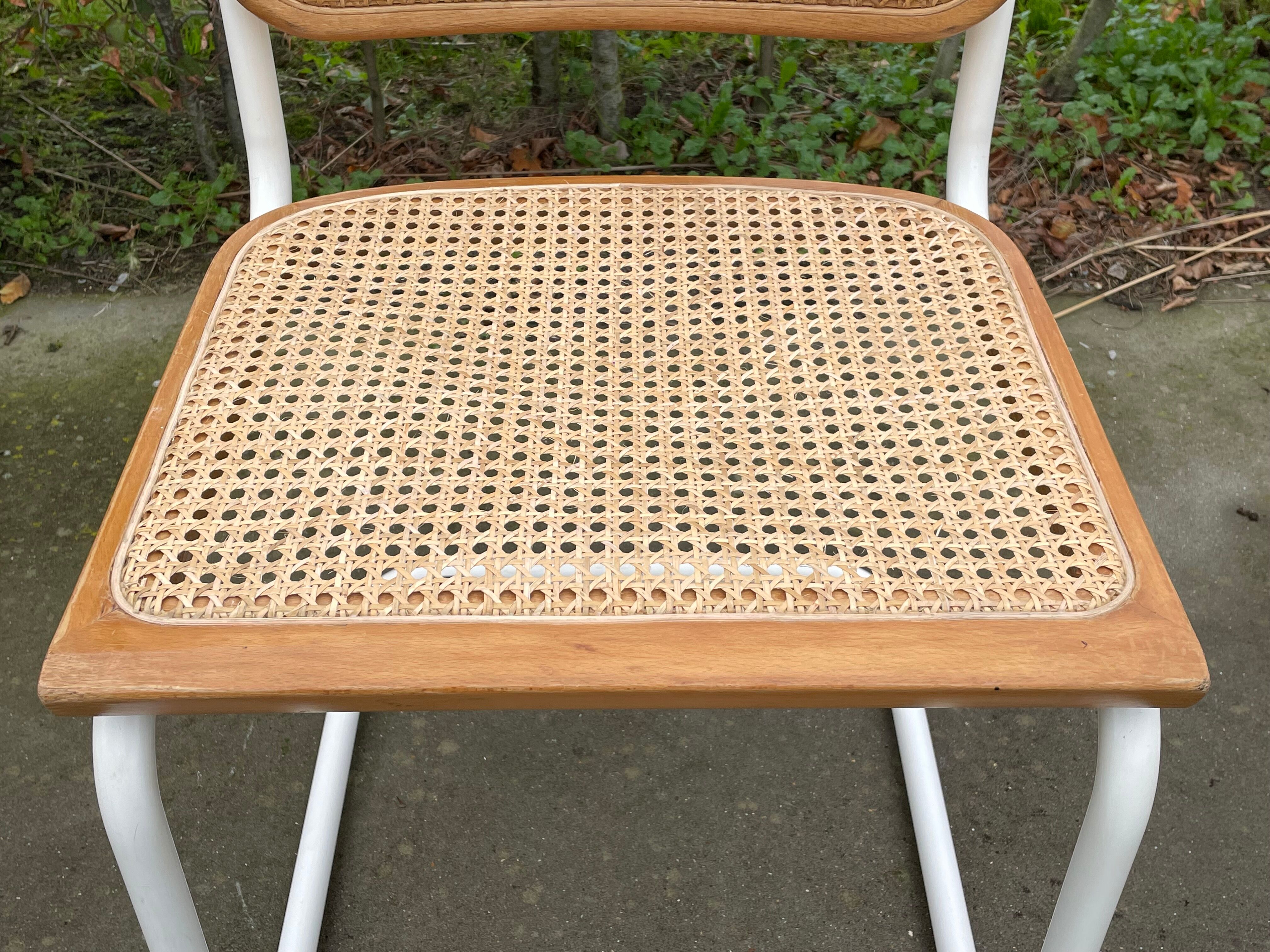 Chaise Cesca modèle b32 en blanc et bois par Marcel Breuer