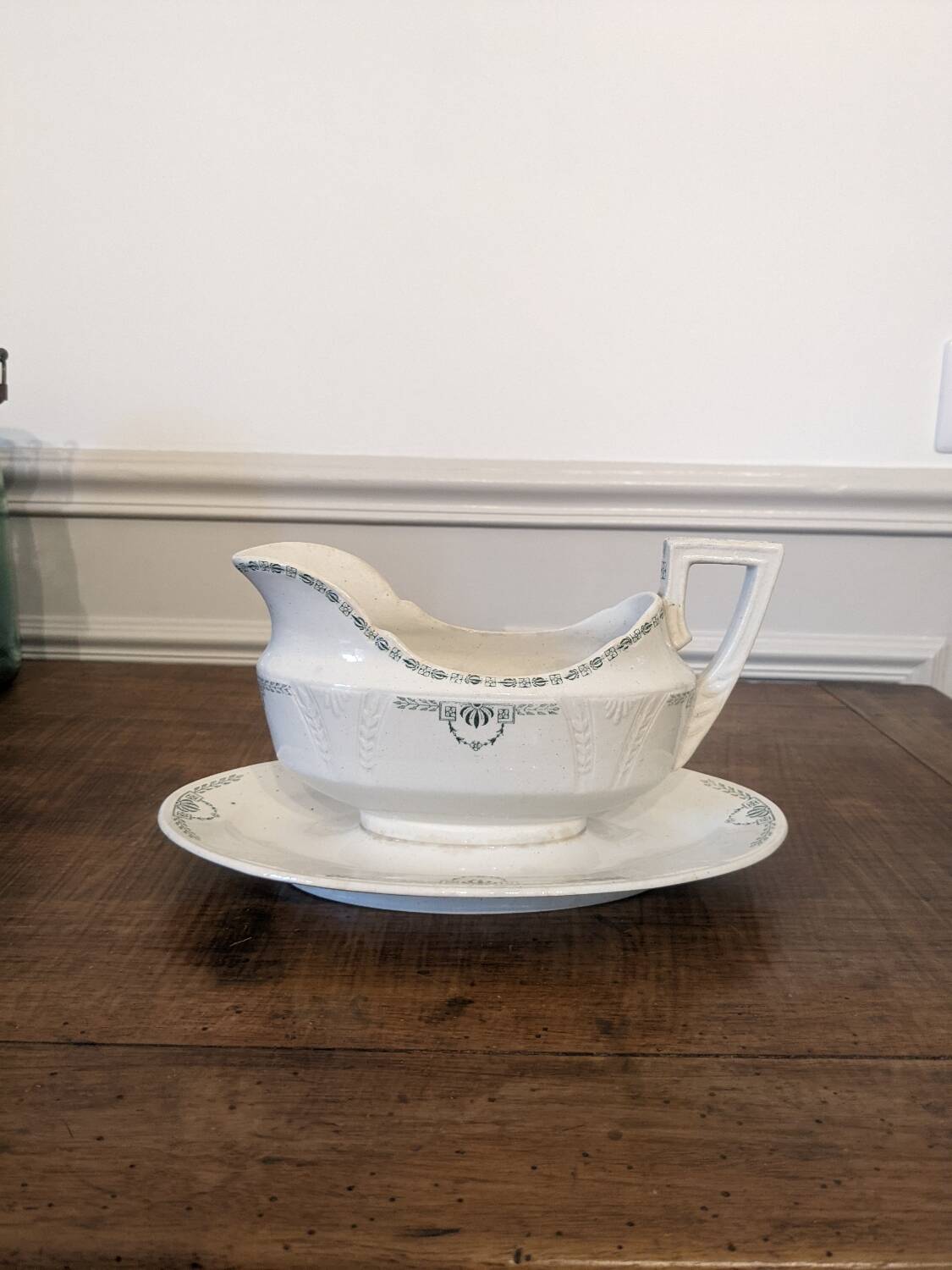 Clara sauceboat, Gien, iron earth