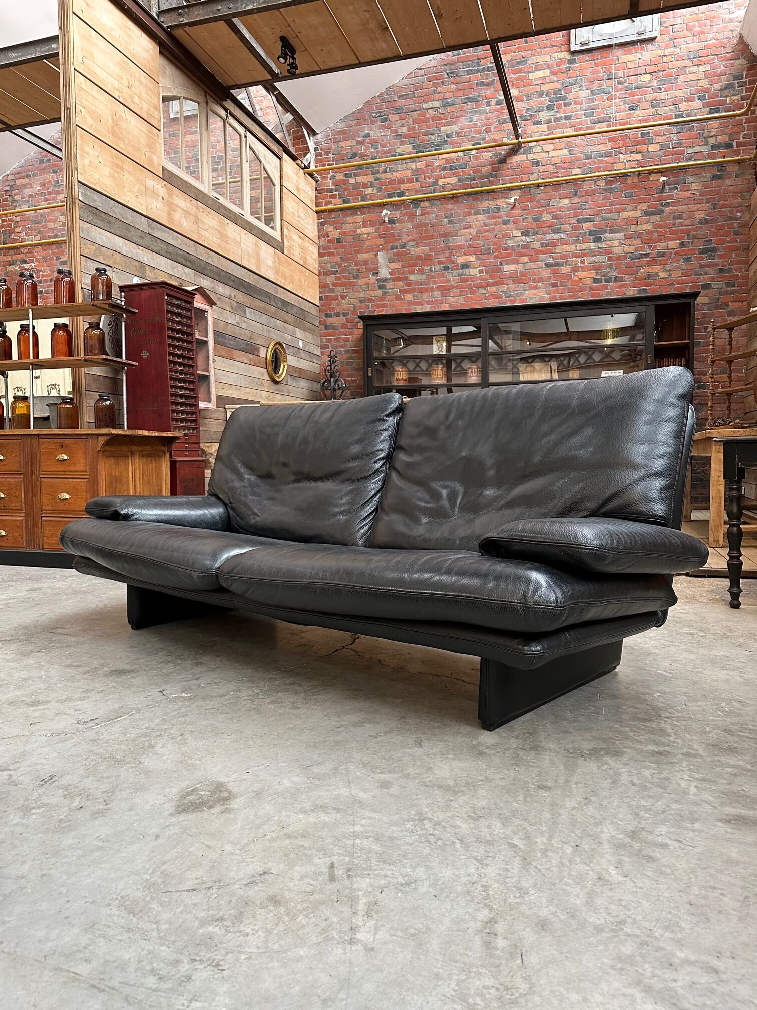 Italian design leather lounge