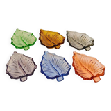 6 assiettes en forme de feuille en verre pressé Harlequin, milieu XXème