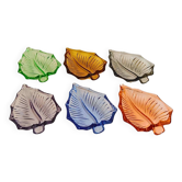 6 assiettes en forme de feuille en verre pressé Arlequin, milieu XXème