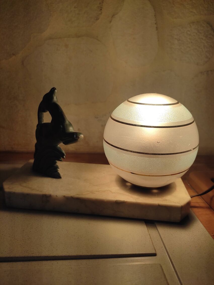 Lampe Art Déco veilleuse Régule oineaux Balles sur marbre avec globe